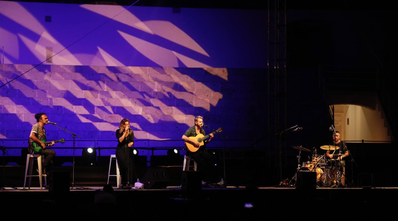 Un concierto por todo lo alto con el acompañamiento vocal y a la guitarra de Ricardo Marín