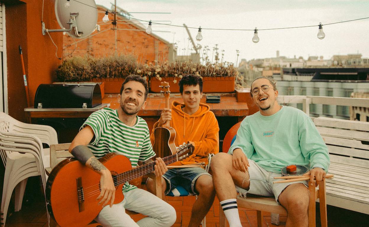 Rai, Klaus y Guillem, en la terraza que han hecho mundialmente famosa.