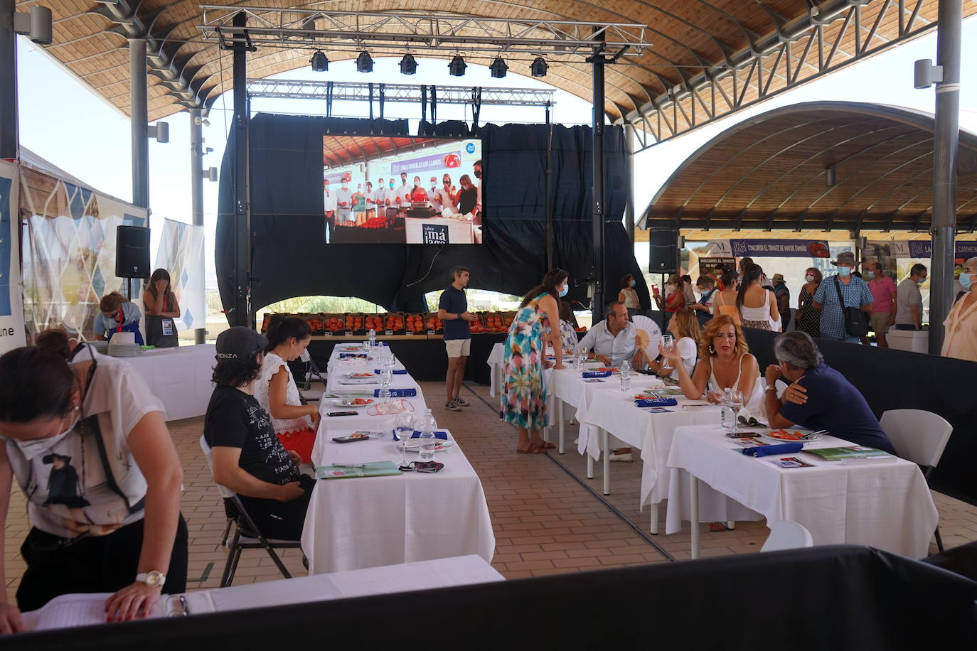 El Mercado Agroalimentario acoge la tradicional subasta de esta exclusiva variedad de tomates, cuya recaudación se destinará a Cruz Roja