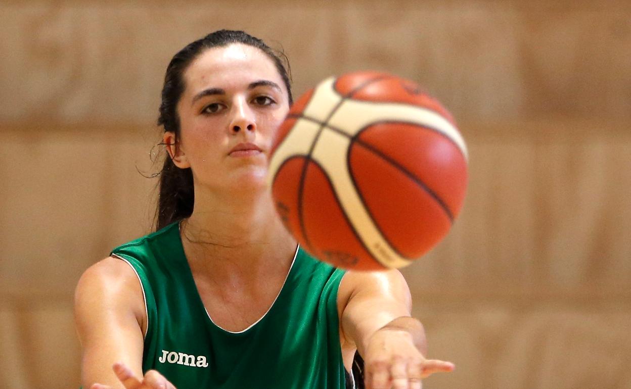 Ana Jiménez, en un entreno de la temporada pasada. 