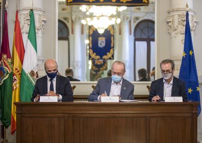 Imagen secundaria 1 - El cocinero Dani García, en la presentación de 'La última cena' (2020). Ignacio Corrales, Francisco de la Torre y Juan Antonio Vigar durante la firma del acuerdo con Atresmedia. Manuel Álvarez Diestro, en la presentación del largometraje 'Trenes que van al mar' (2020).