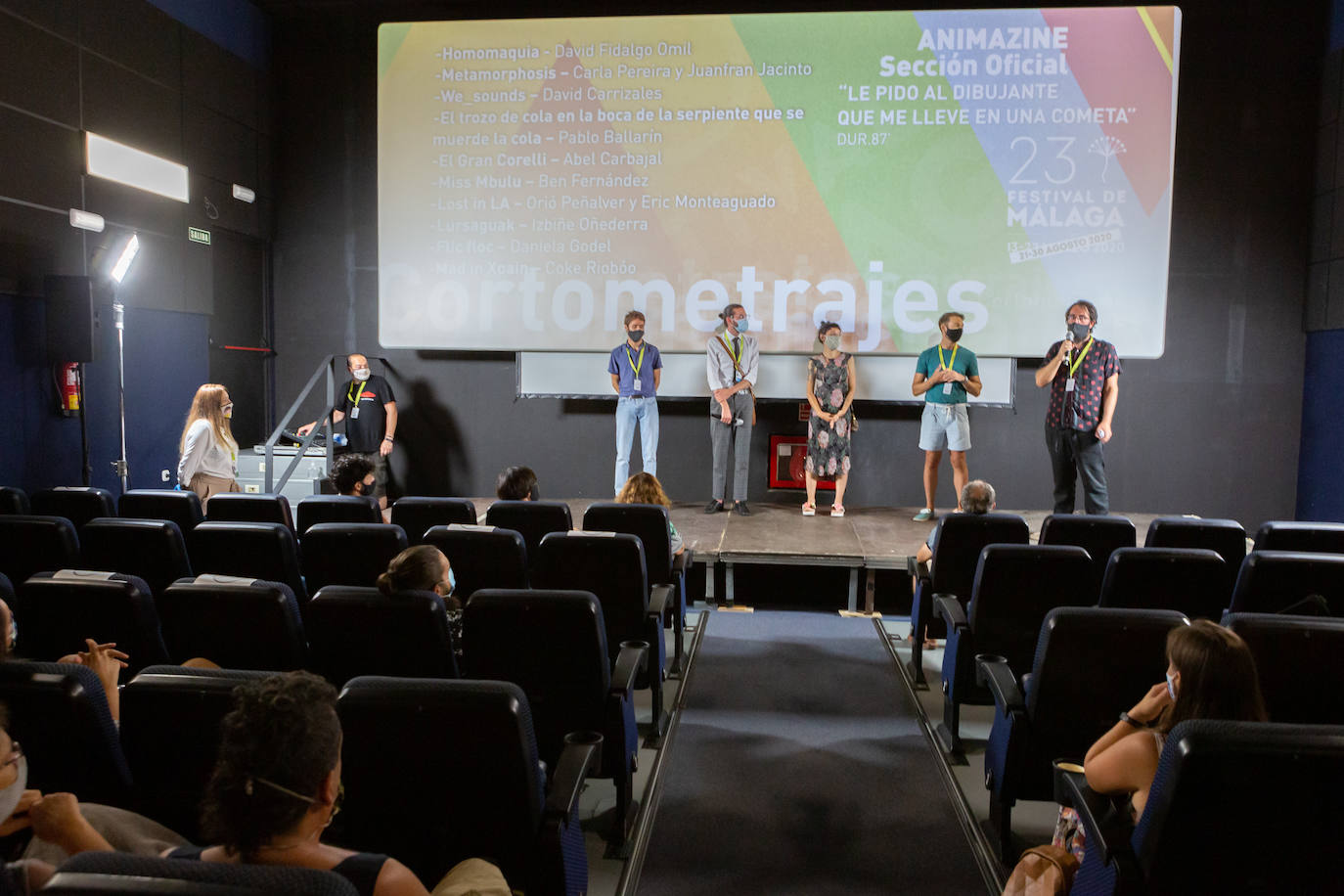 Imagen secundaria 1 - Firma de renovación de convenio con Atresmedia: Ignacio Corrales, Francisco de la Torre, Noelia Losada y Juan Antonio Vigar en el salón de los espejos del Ayuntamiento de Málaga. Presentación de los cortometrajes en la sección 'Animazine'.Presentación de 'Trenes que van al mar' en el Cine Albéniz (2020), con la presencia de Manuel Álvarez-Diestro
