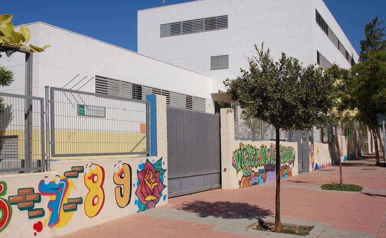 Las ampas de Estepona solicitan al Ayuntamiento un refuerzo de la plantilla de limpieza