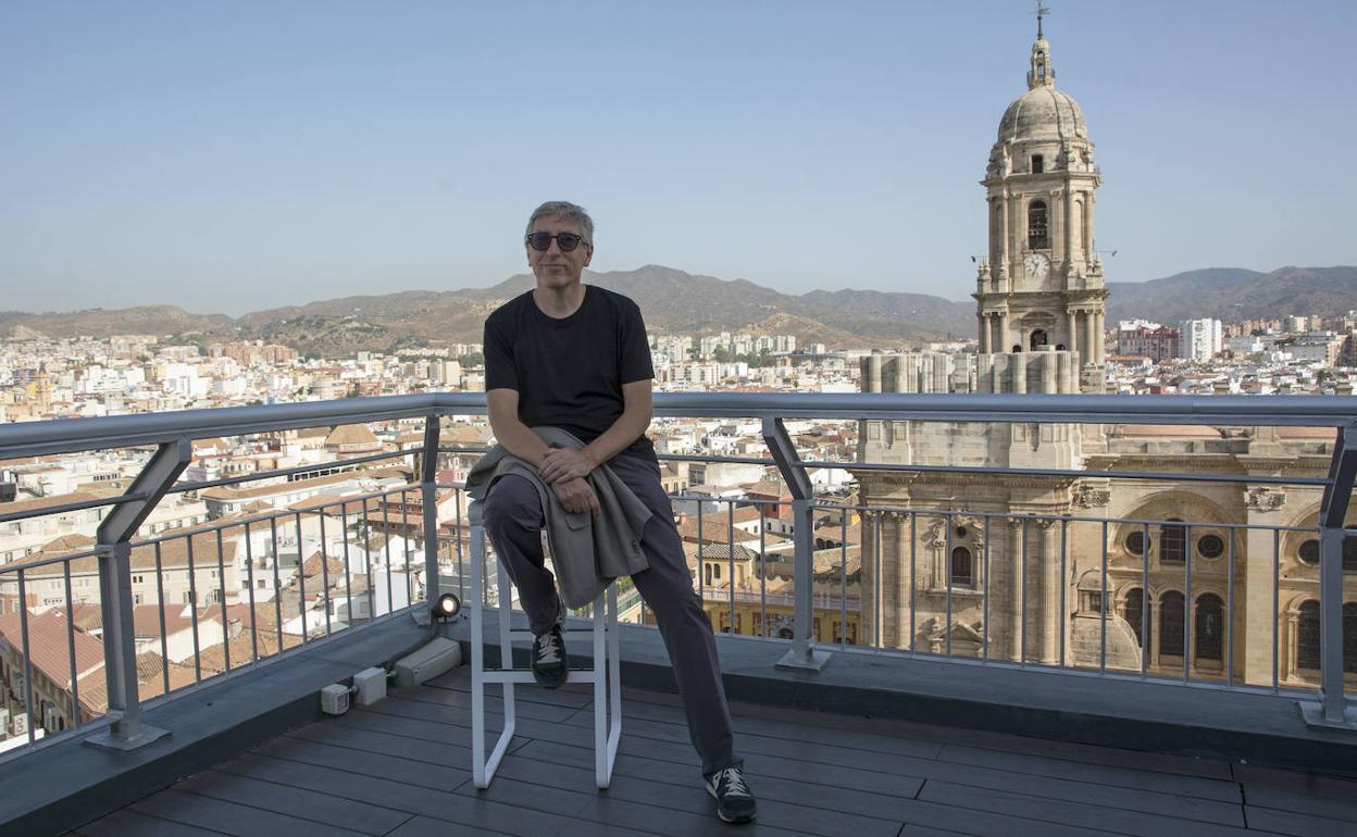 David Trueba, en la terraza del hotel AC Málaga Palacio. 