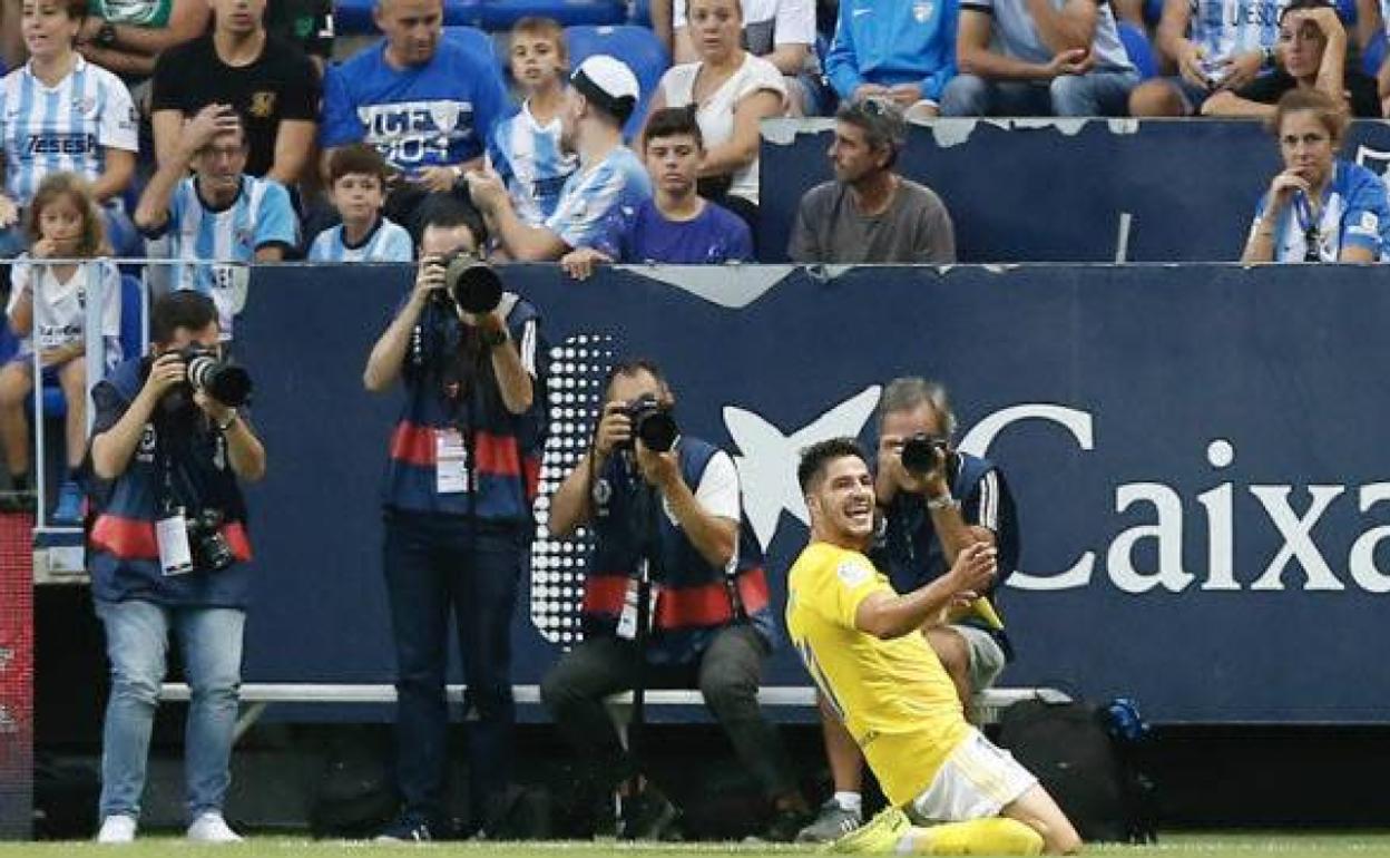 Caye Quintana celebra su gol en La Rosaleda la pasada temporada. 