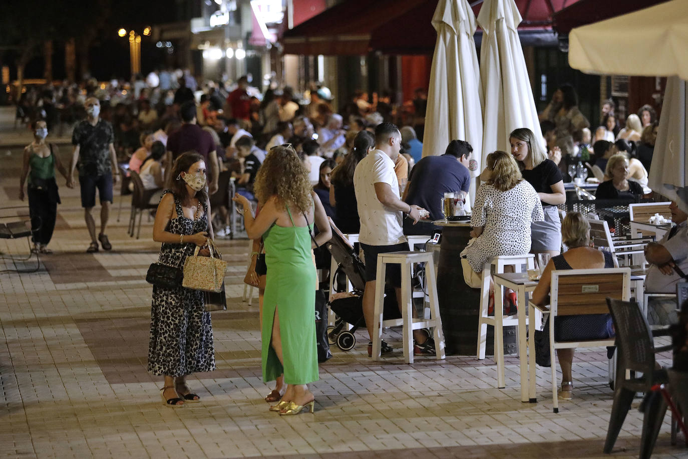 Fotos: La hostelería de los distritos, en auge este verano