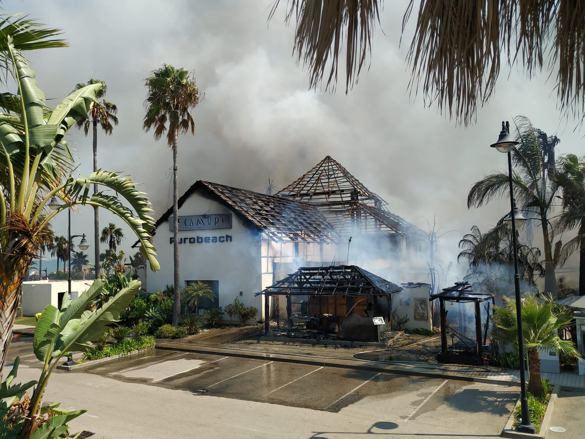 Efectivos del Plan Infoca y del Consorcio Provincial de Bomberos trabajan en la zona