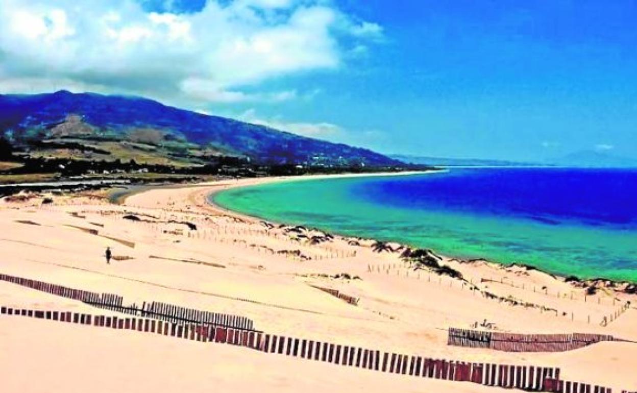 Desmantelan una fiesta ilegal de más de cien personas en una playa de Tarifa