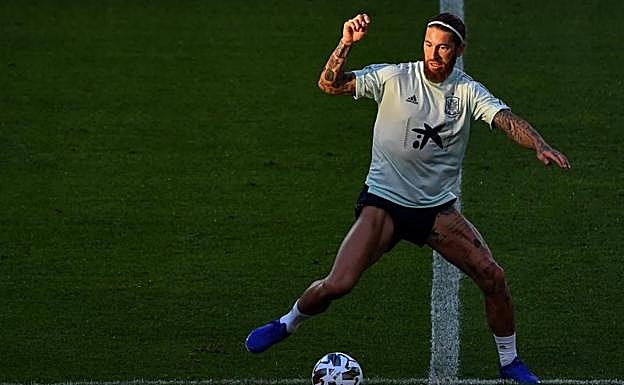 Sergio Ramos, durante el último entrenamiento de España previo al duelo frente a Alemania.