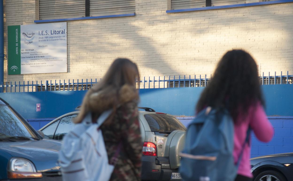 Los institutos podrán establecer la modalidad de docencia semipresencial a partir de 3.º de la ESO. 