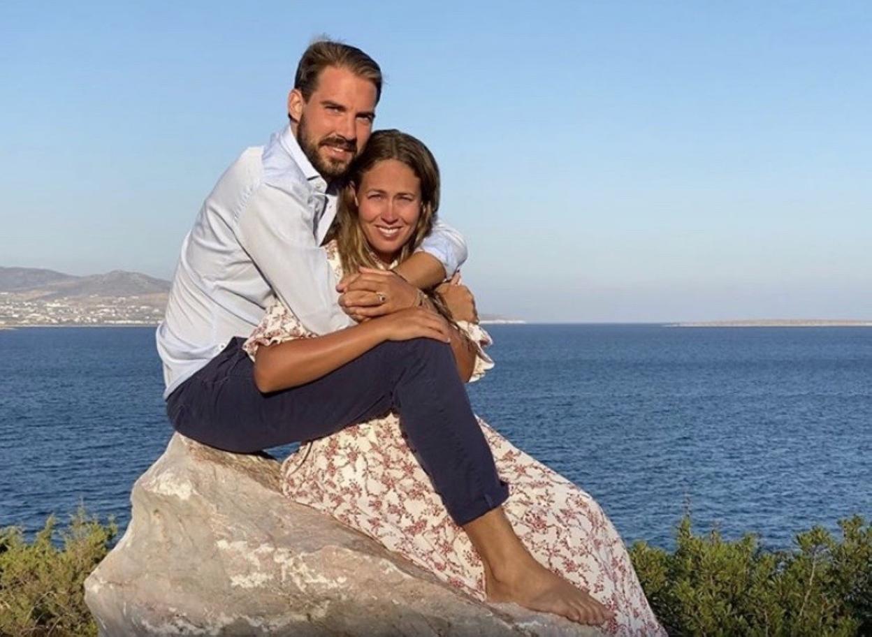 Pedida de mano. Aunque se hizo oficial esta semana, fue en la isla griega de Ítaca, hace ya días, cuando Felipe de Grecia le pidió matrimonio a Nina. Ella, en sus redes sociales, colgó esta foto con un «te amo hoy, te amaré mañana y siempre. Nos haces más felices, mejores y fuertes. Espero pasar el resto de nuestras vidas juntos». instagram