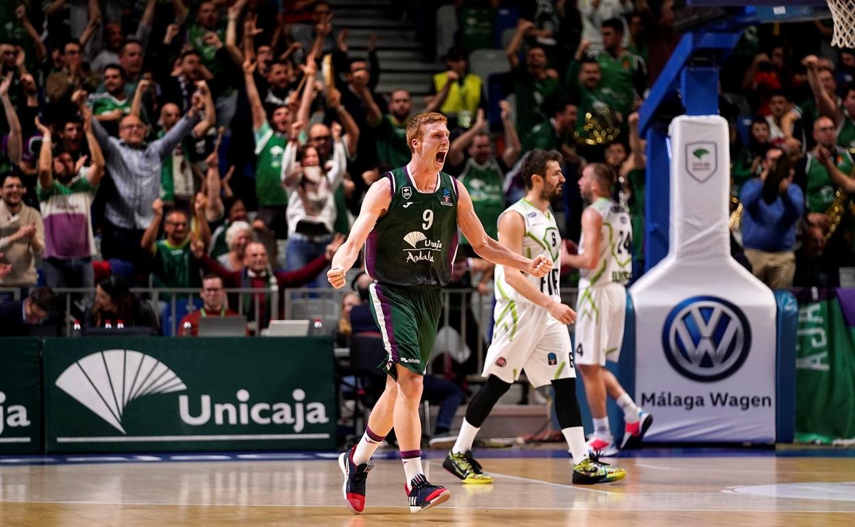 AlbertoDíaz, eufórico en un partido de la Eurocup de la campaña anterior en el Martín Carpena. 