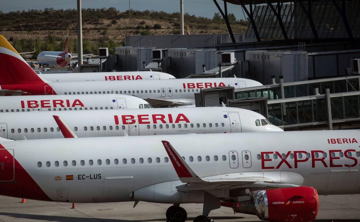 Aviones de Iberia en el Aeropuerto de Barajas. 