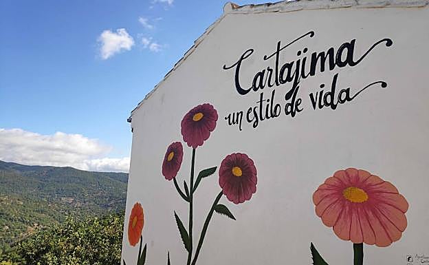 Imagen principal - El pueblo de Cartajima se reinventa con originales murales