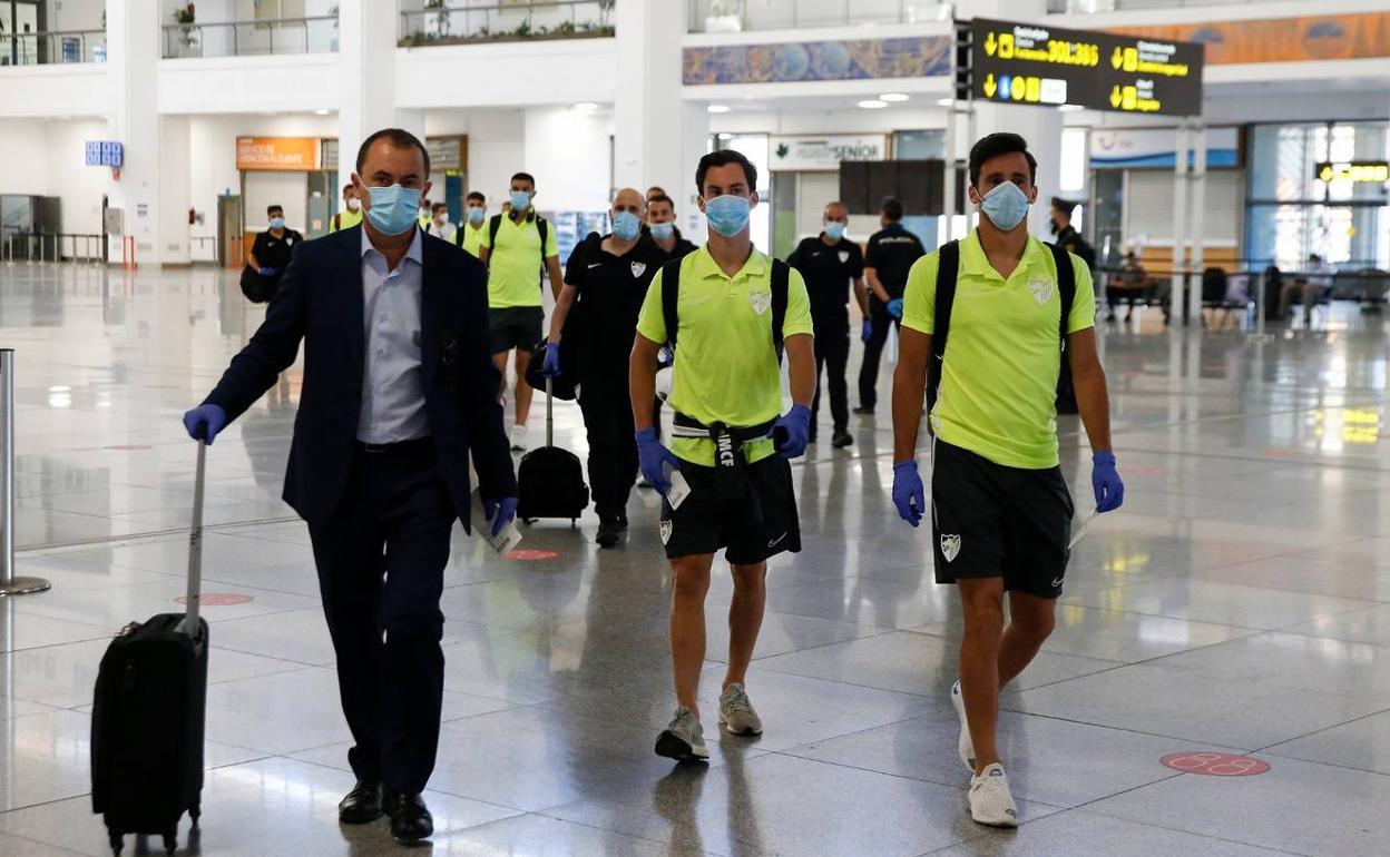 Muñoz y a su izquierda Juanpi, uno de los futbolistas incluidos en el ERE.