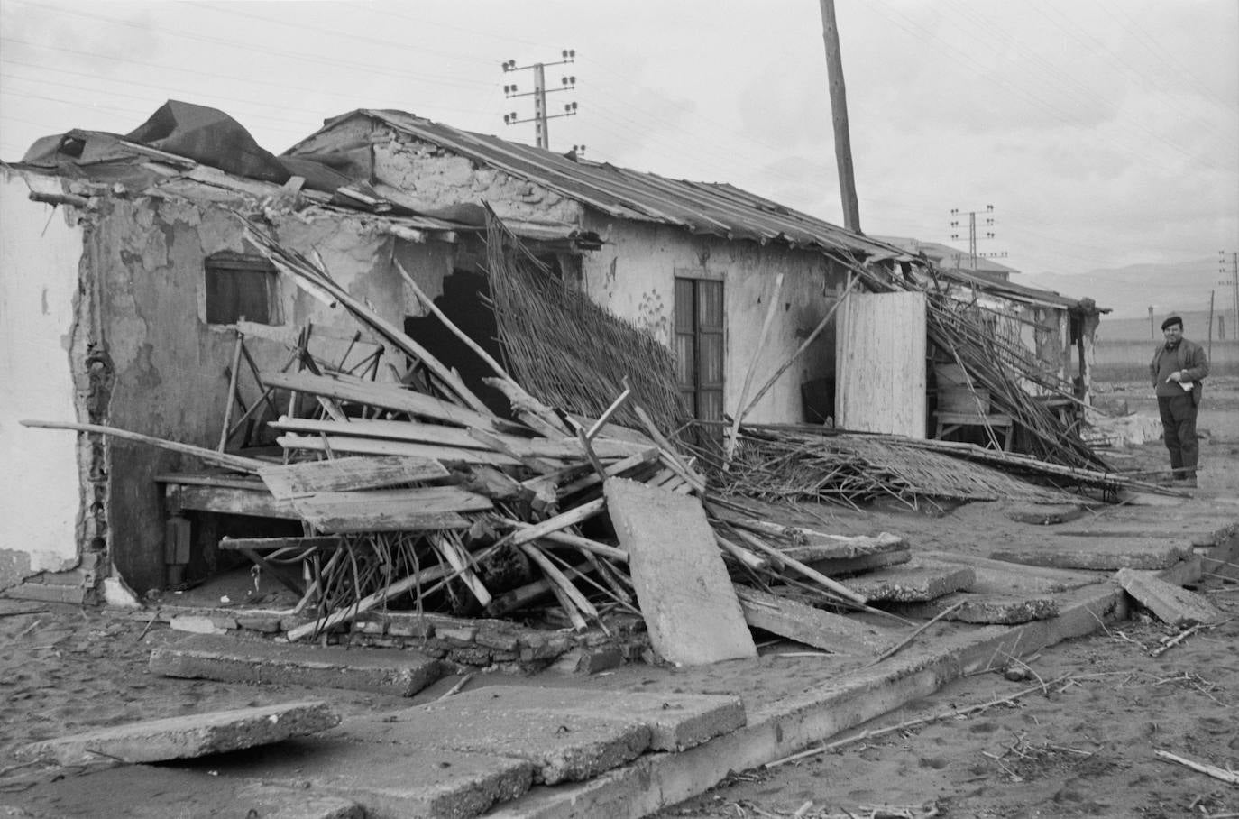 El Parque de Málaga quedó arrasado, se hundieron barcos y quedaron en la miseria cerca de un millar de habitantes de las chabolas de El Bulto, San Andrés y Pedregalejo