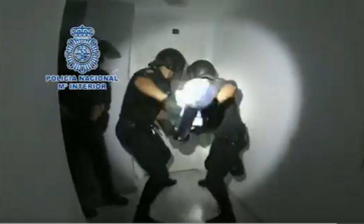 Momento de la operación desarrollada por la policía.