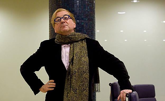 Luis Antonio de Villena, en 2019. EFE