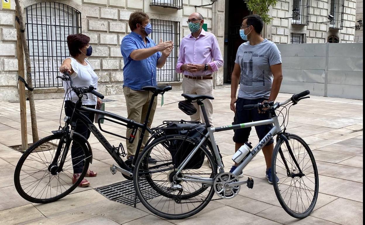 Adelante Málaga exige que se retrase la prohibición de las bicicletas por las aceras hasta que haya carriles bici adecuados