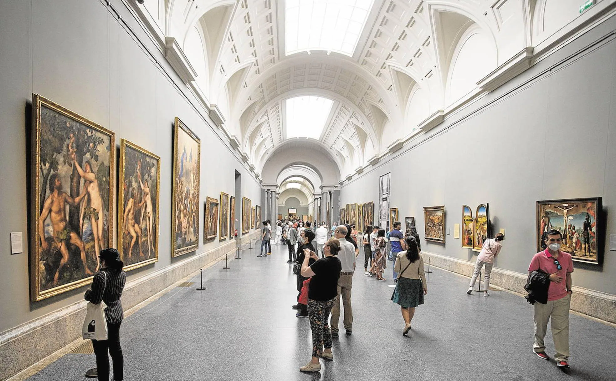 El interior de una de las galerías del Museo del Prado. 