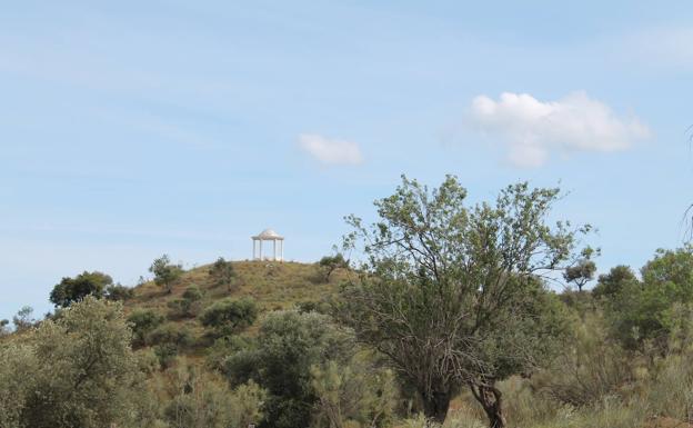 Al fondo el mirador de Puerto de la Torre.