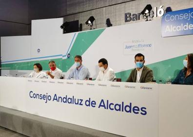 Imagen secundaria 1 - Juanma Moreno anuncia que habrá nuevas medidas para frenar el avance del coronavirus a partir del martes
