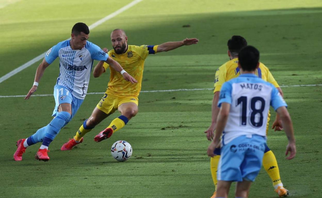 Rahmani controla el balón el pasado sábado ante Laure. 