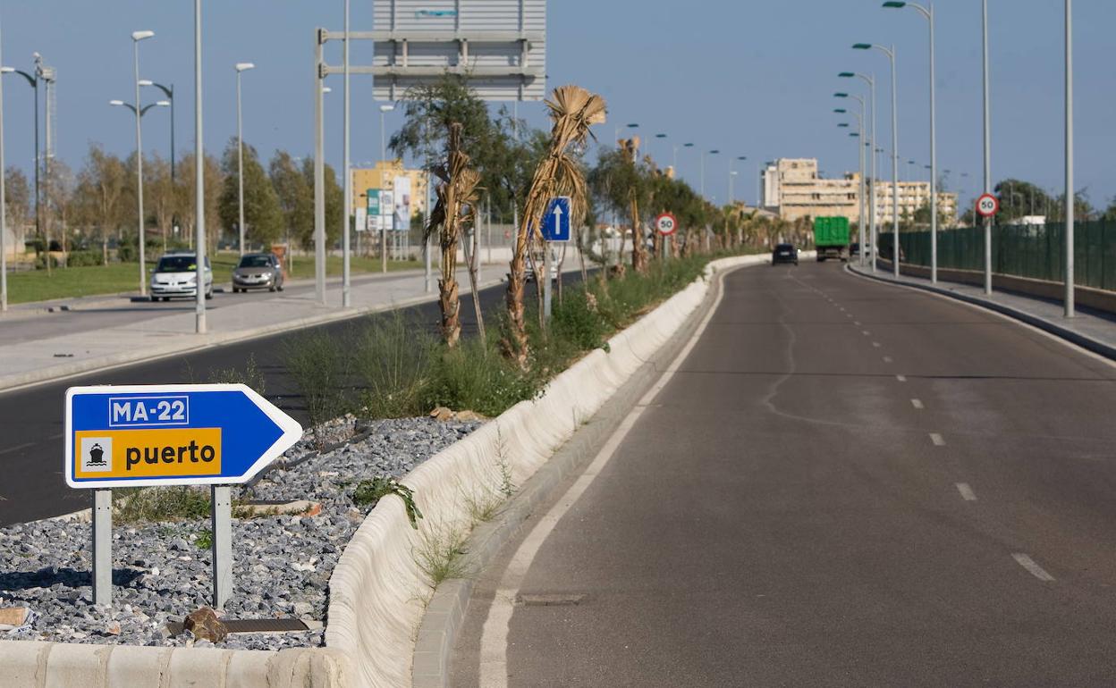 Autovía MA-22, que separa Parque Litoral del paraje de la desembocadura. 