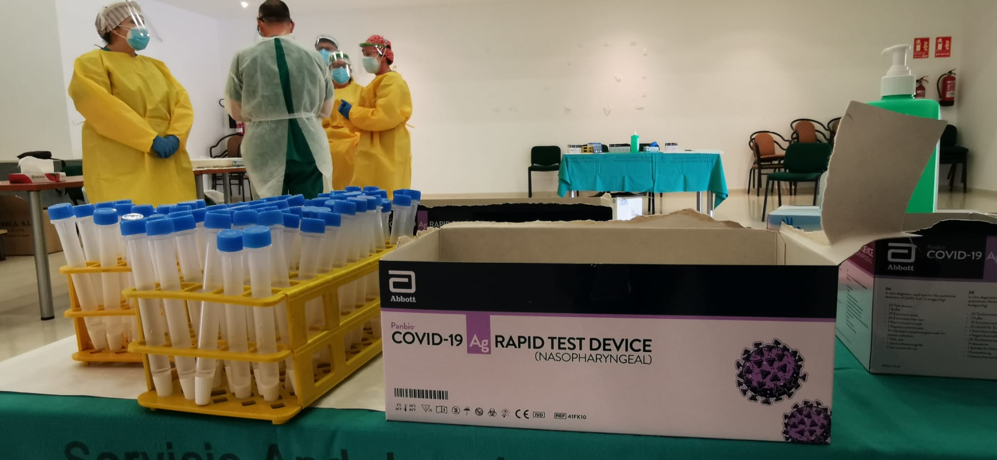 604 vecinos de ambos municipios se someten a un cribado que determinará la incidencia de coronavirus en estos pueblos. En la foto, pruebas en Sierra de Yeguas.