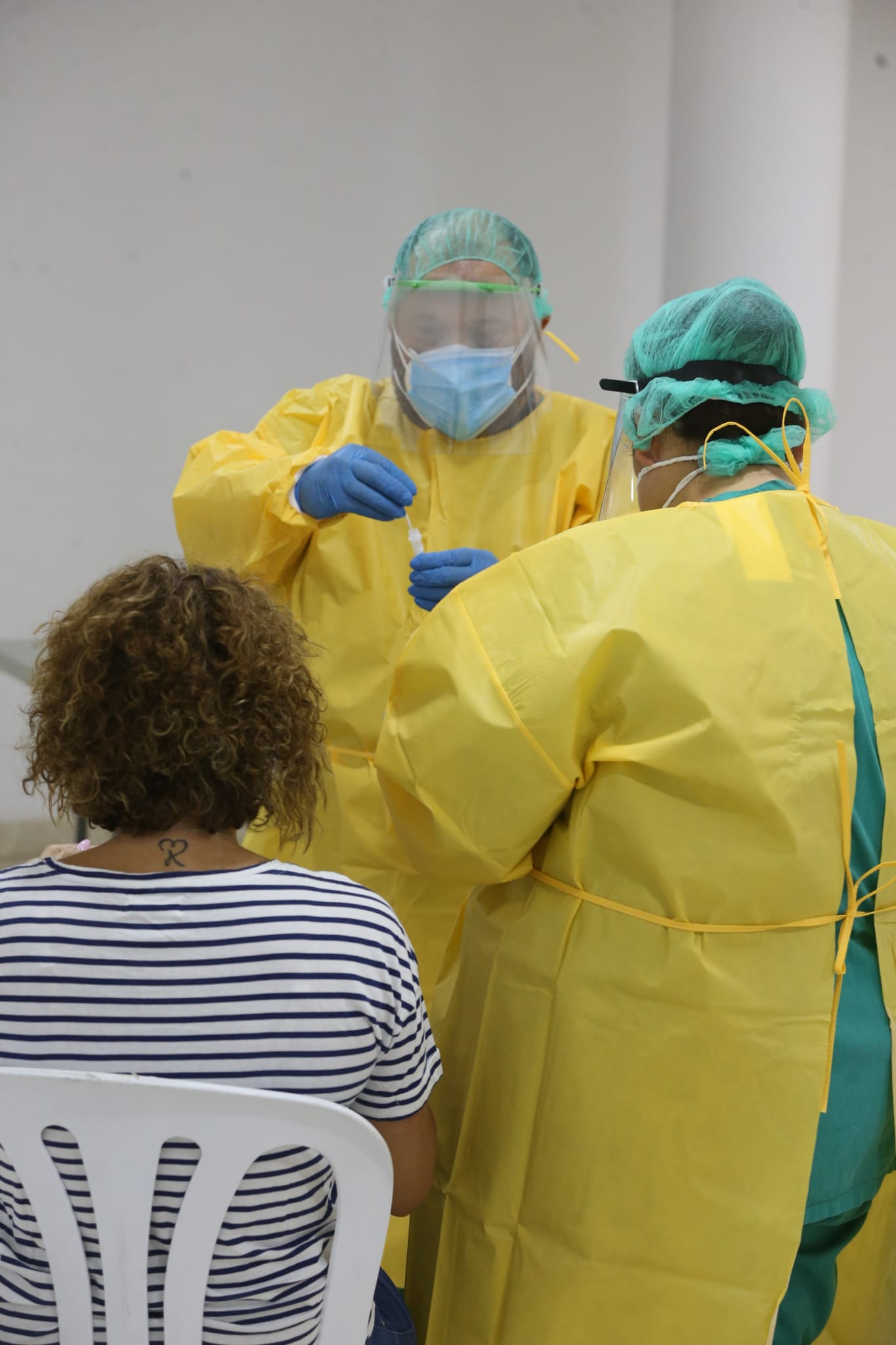604 vecinos de ambos municipios se someten a un cribado que determinará la incidencia de coronavirus en estos pueblos. En la foto, test en Villanueva de la Concepción.