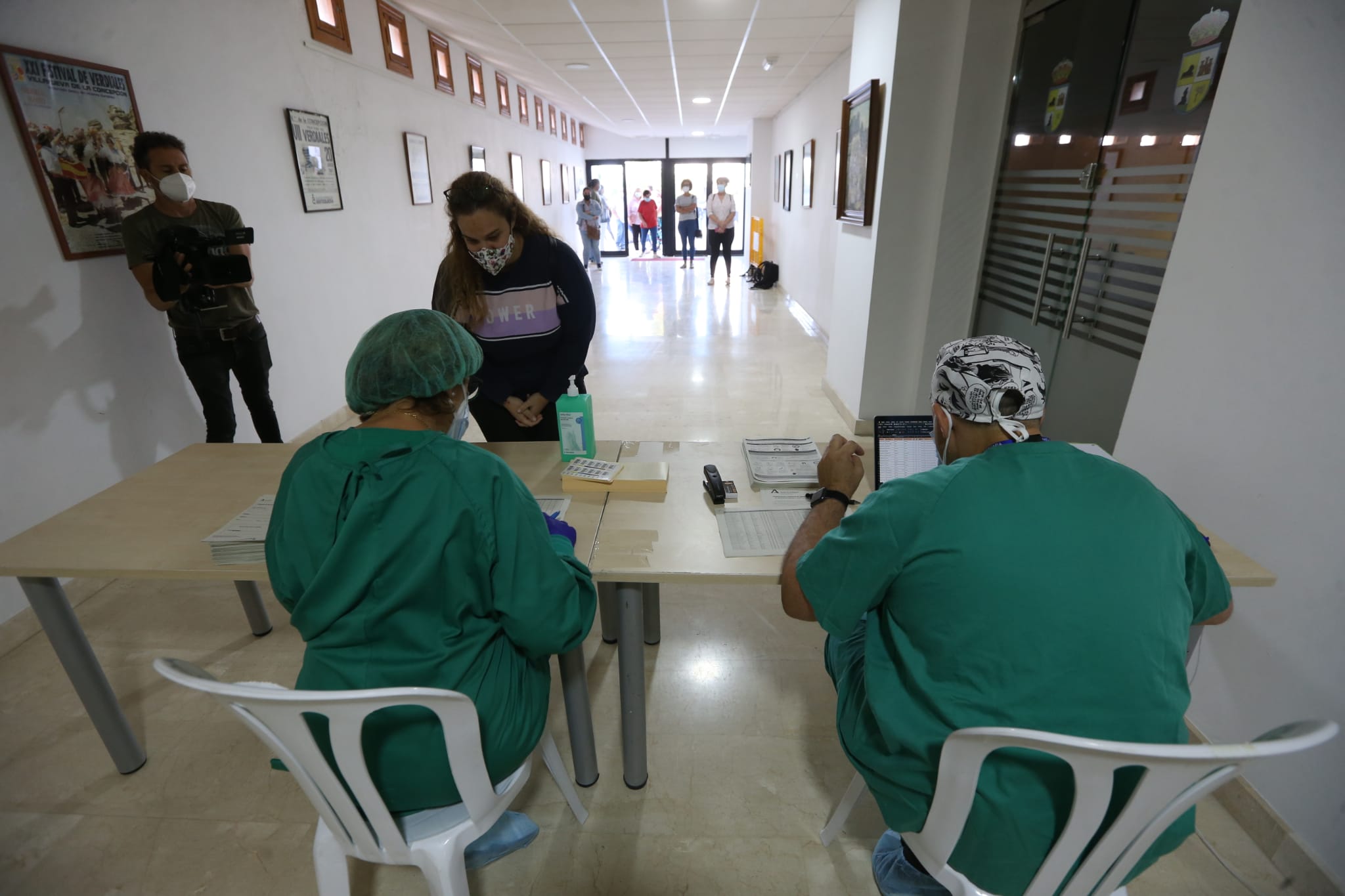 604 vecinos de ambos municipios se someten a un cribado que determinará la incidencia de coronavirus en estos pueblos. En la foto, test en Villanueva de la Concepción.