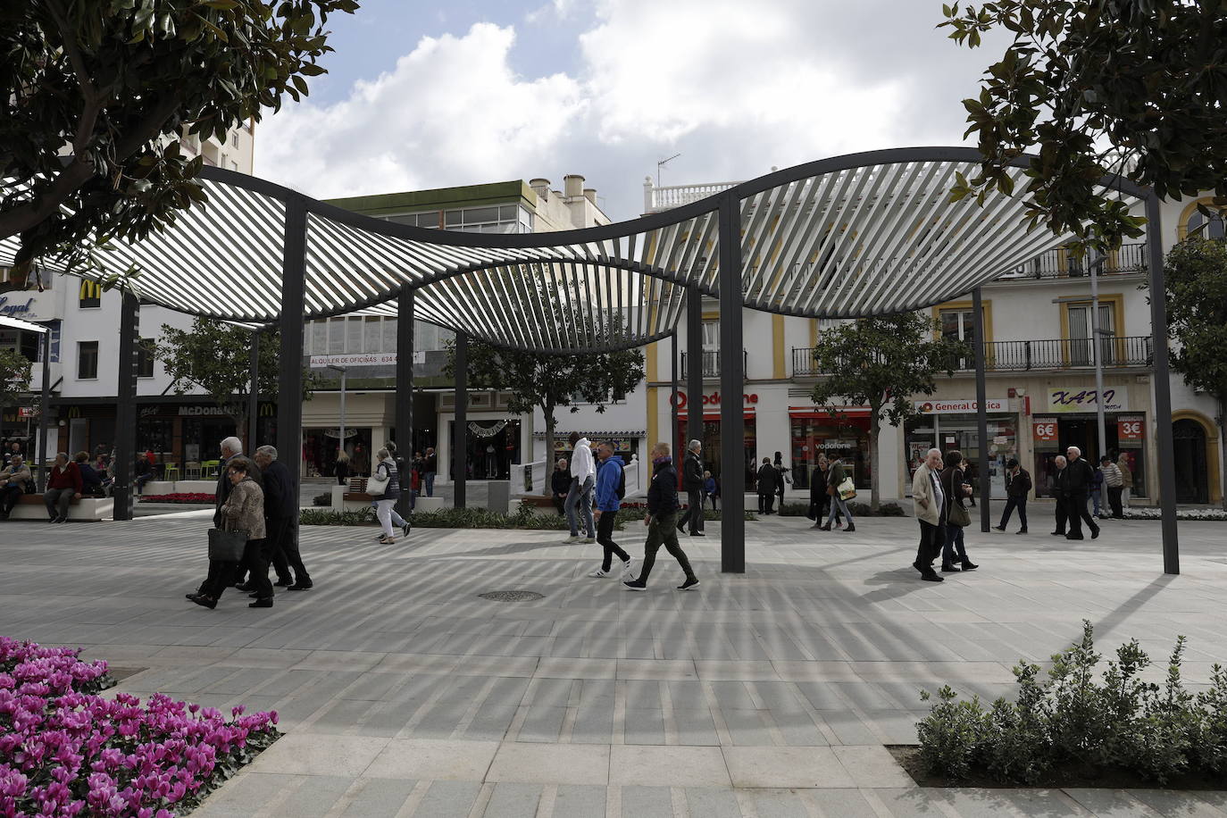 Arquitectos en Málaga: Salvador Moreno Peralta (peatonalización del centro de Torremolinos). 