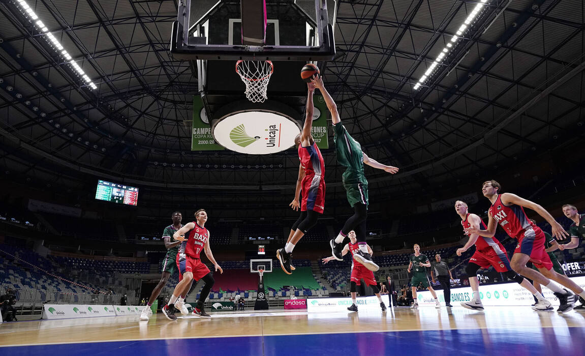 Fotos: Las imágenes del Unicaja-Manresa en el Carpena