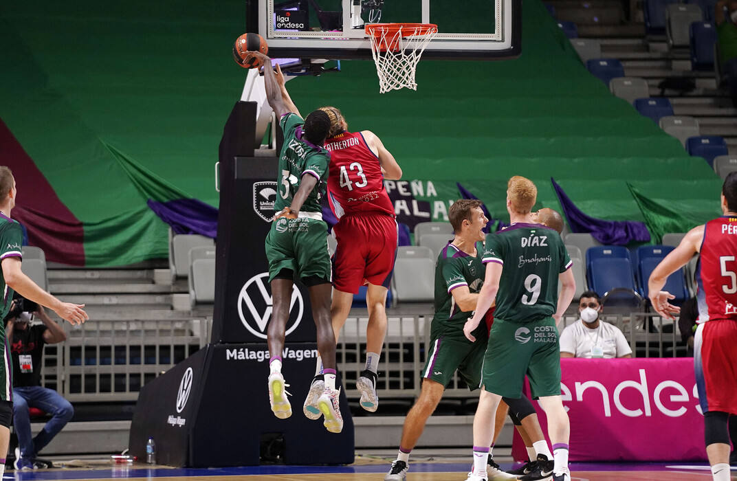 Fotos: Las imágenes del Unicaja-Manresa en el Carpena