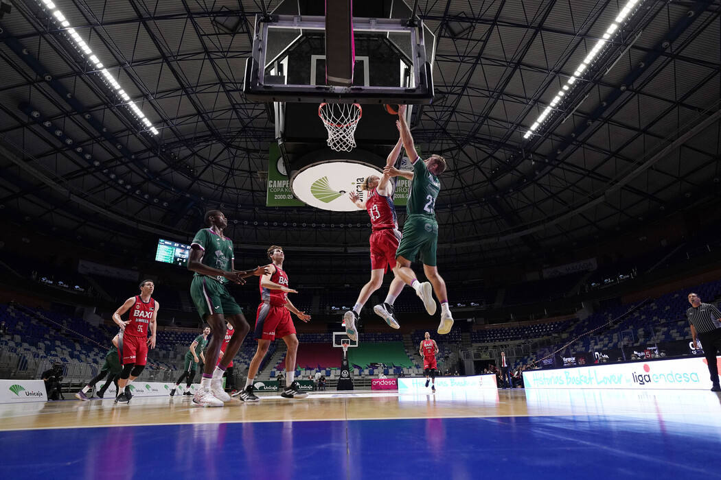 Fotos: Las imágenes del Unicaja-Manresa en el Carpena