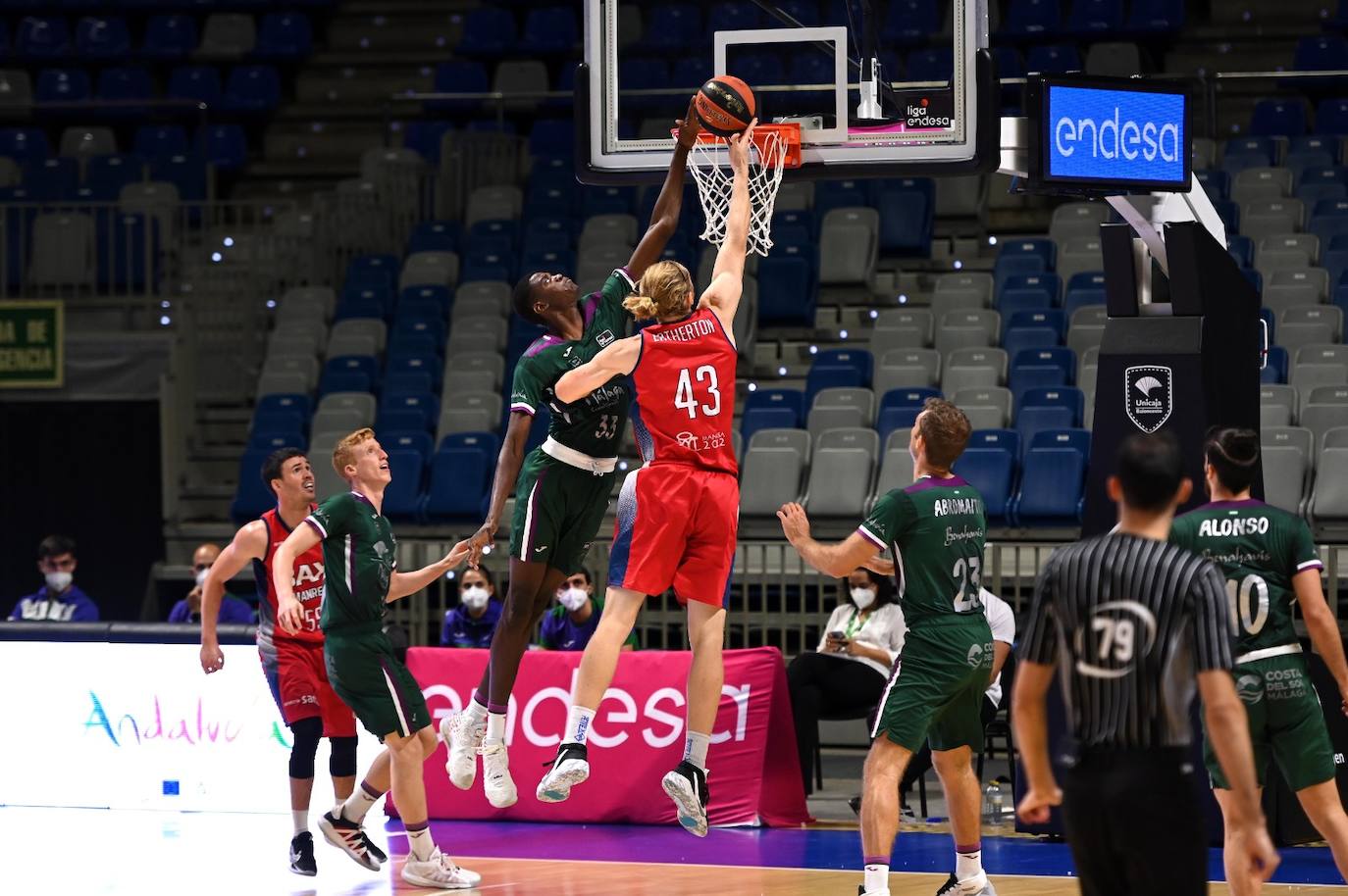 Fotos: Las imágenes del Unicaja-Manresa en el Carpena