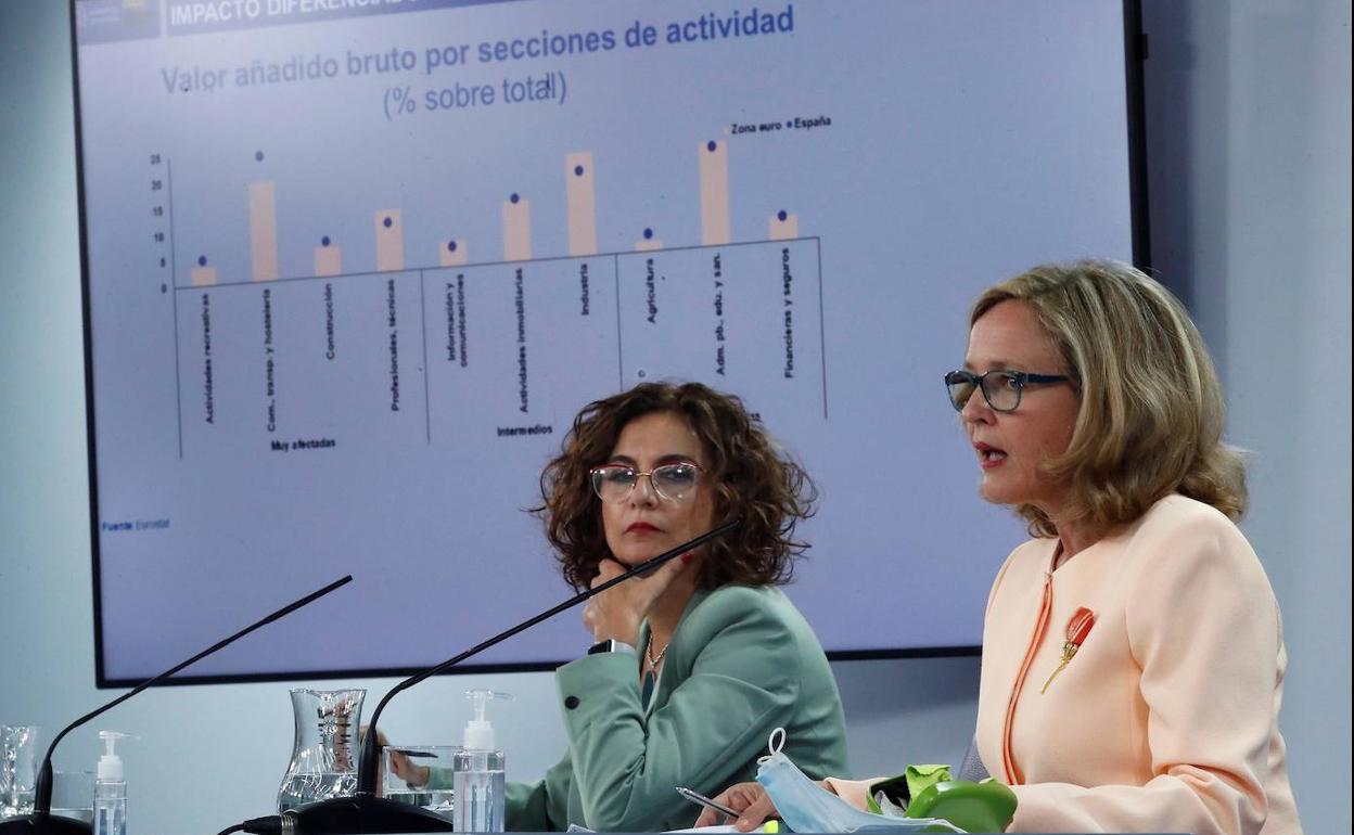 La ministra de Hacienda y la vicepresidenta económica comparecieron ayer para presentar el techo de gasto y el cuadro macroeconómico.