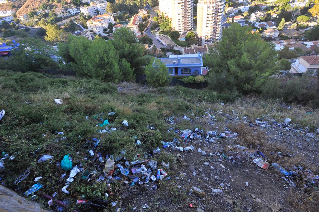 SUR comprueba que la basura se acumula en esta emblemática zona de la capital.