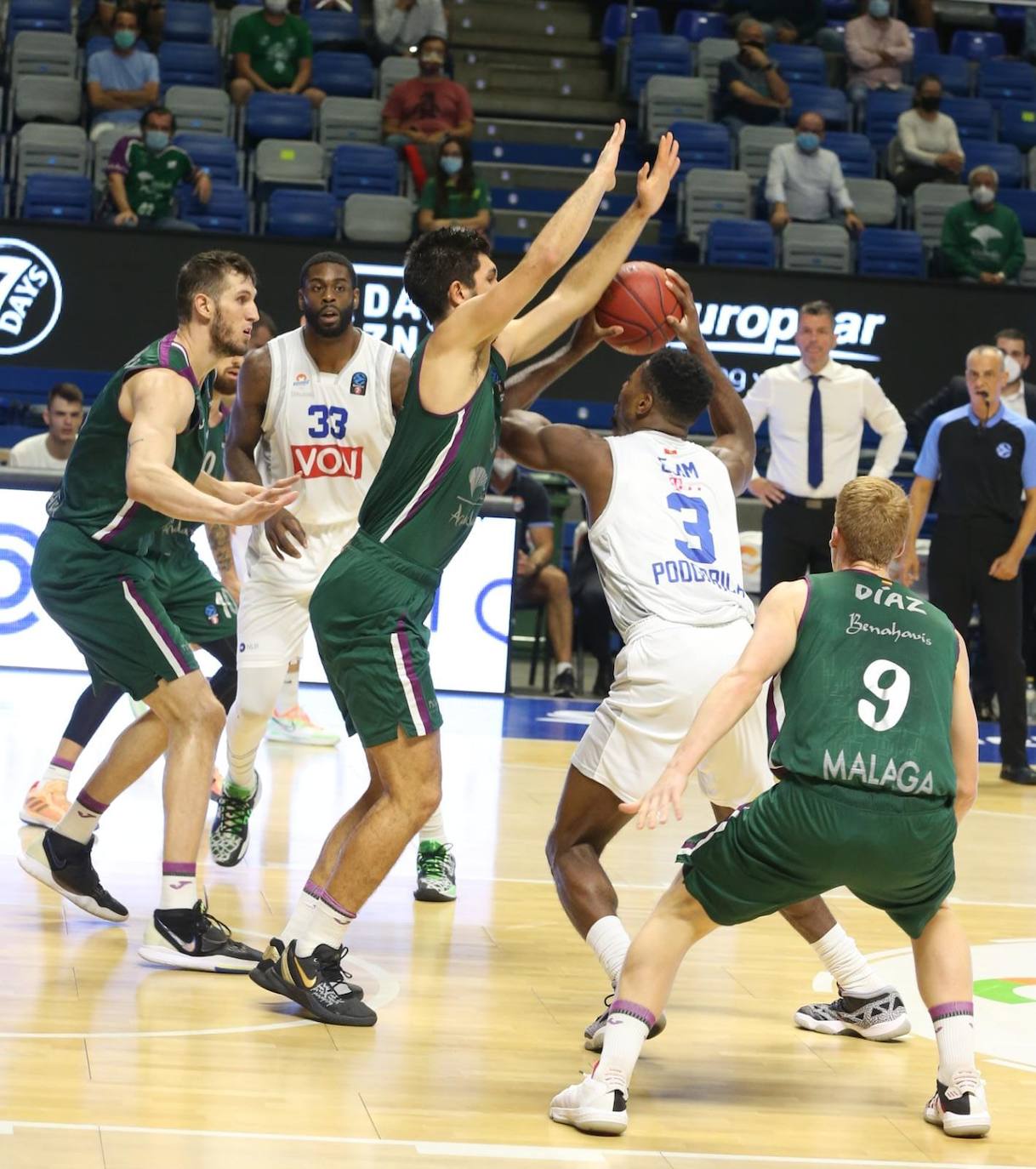 El Unicaja afrontó el encuentro con 11 profesionales 