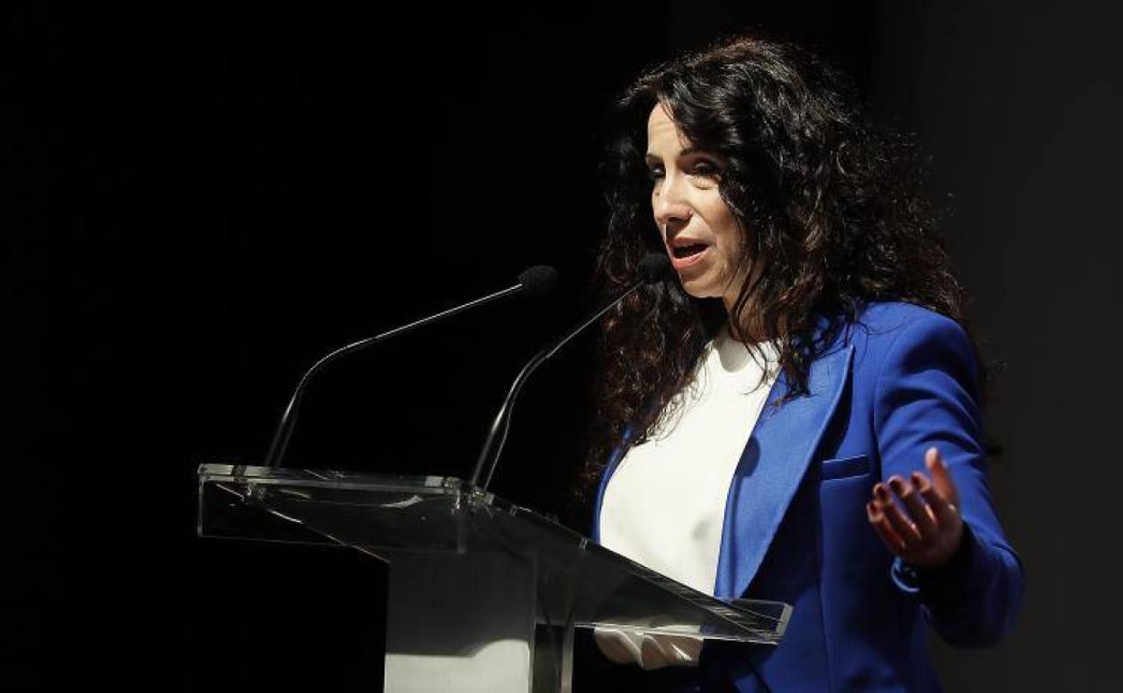 Rocío Ruiz, durante la presentación del nuevo teléfono. 