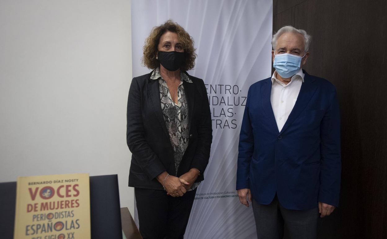 La periodista Elena Blanco y Bernardo Díaz Nosty, en la presentación de la obra en el Centro Andaluz de las Letras. 