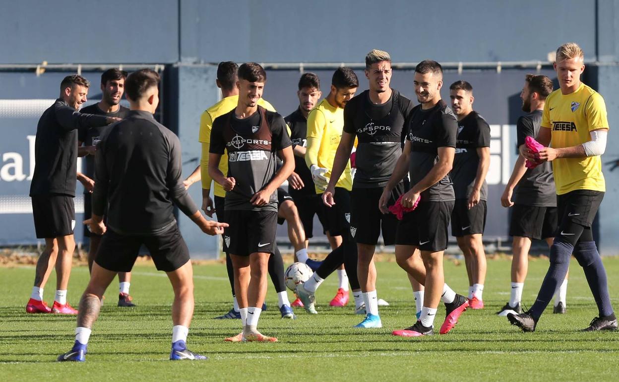 Ramón, segundo por la derecha, durante el entrenamiento de ayer. 