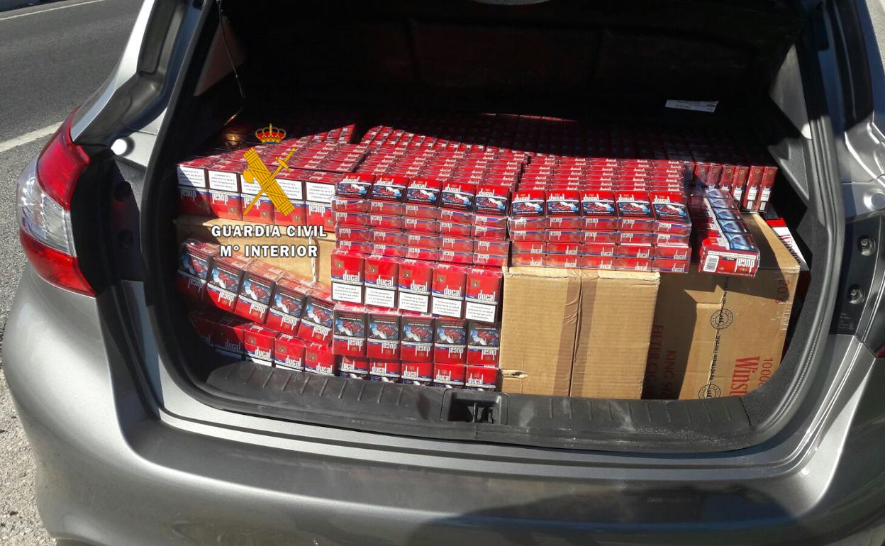 Tabaco intervenido durante la operación. 