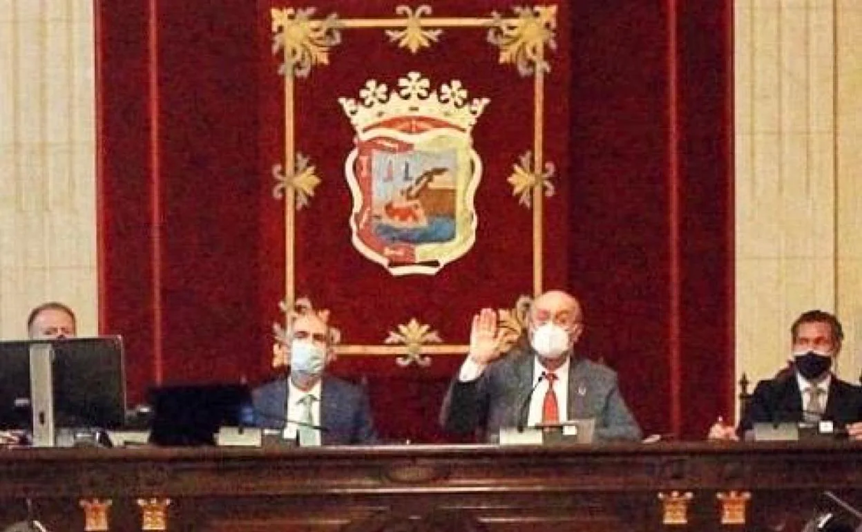 De la Torre y el secretario general provisional, Moreno Brenes.