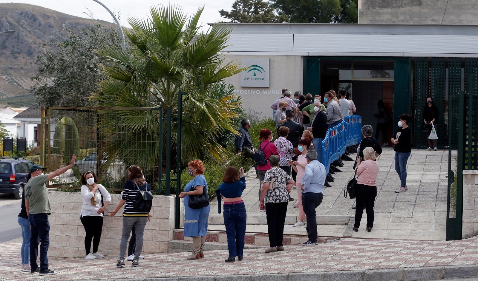 Un cribado masivo para detectar nuevos casos de coronavirus entre la población. Se ha citado a un total de 330 vecinos de manera voluntaria en el pabellón polideportivo municipal