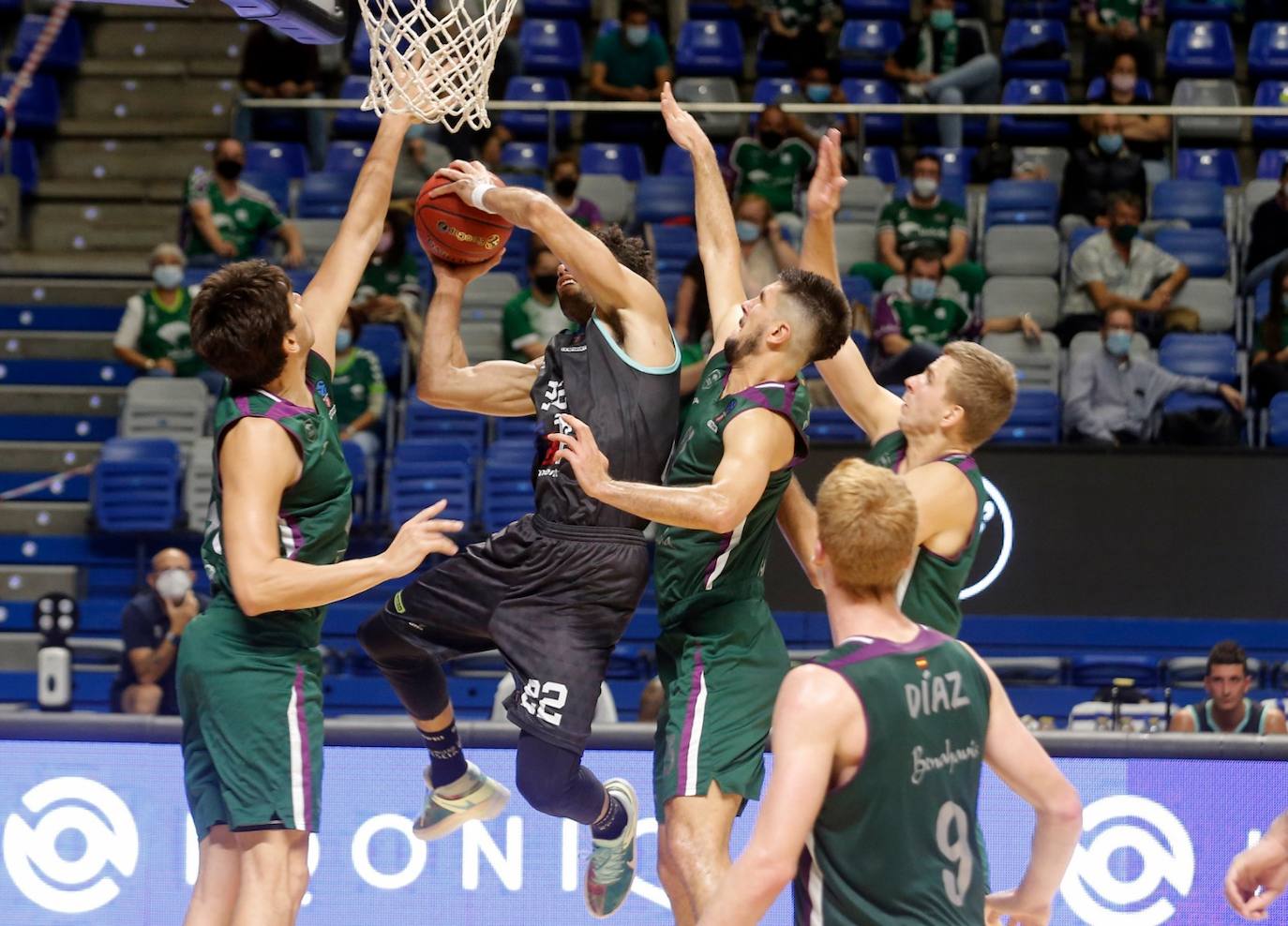 El Unicaja gana al Germani Brescia (86-69).