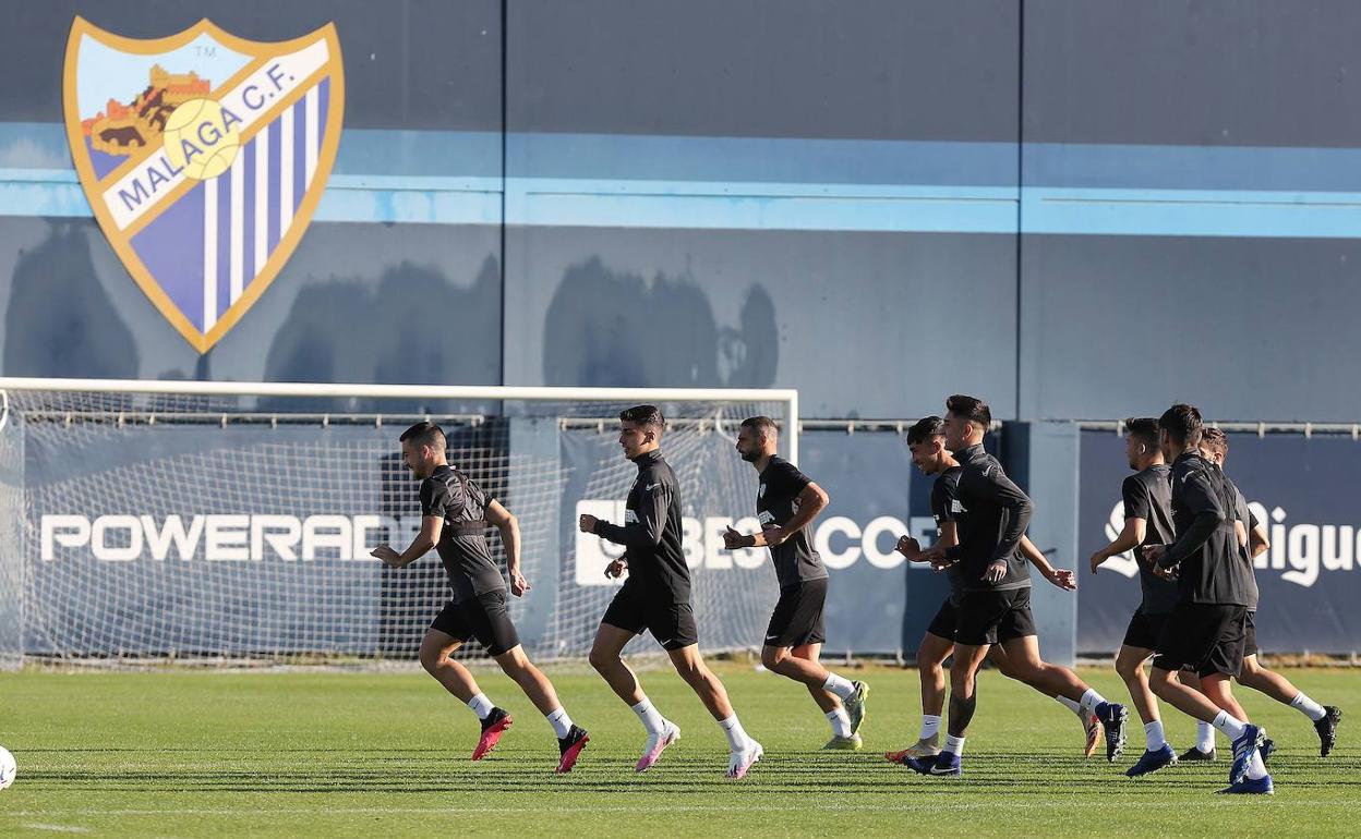 Los malaguistas, en un entrenamiento reciente en las instalaciones de La Rosaleda. 