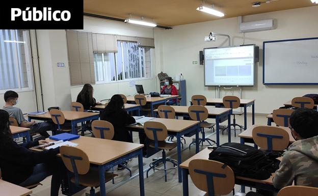 Una clase, también de Inglés, con la mitad del alumnado, en el IES Mediterráneo. 