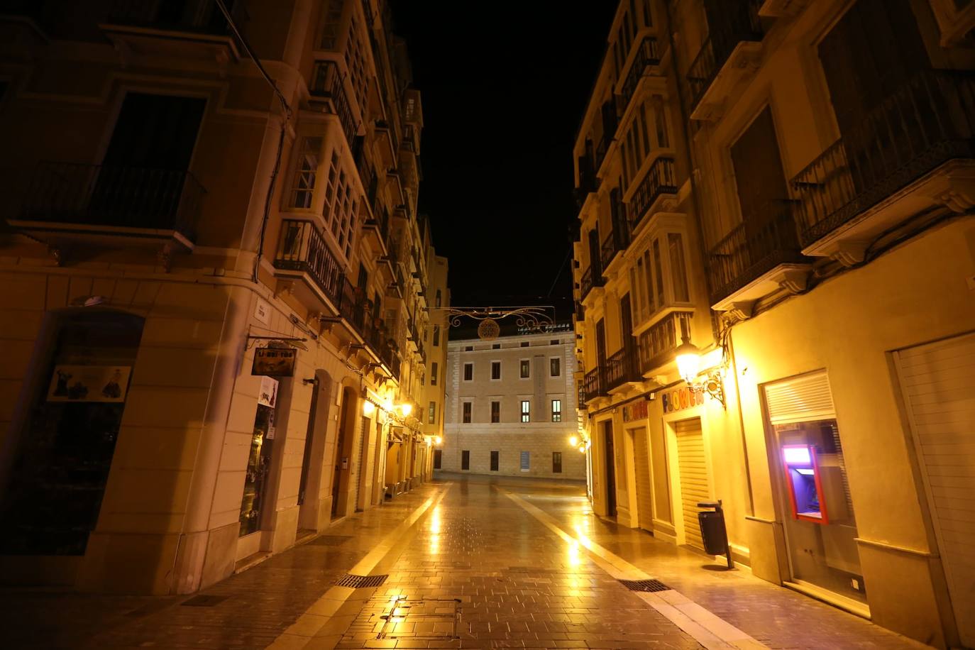 La primera noche de toque de queda en Málaga. 