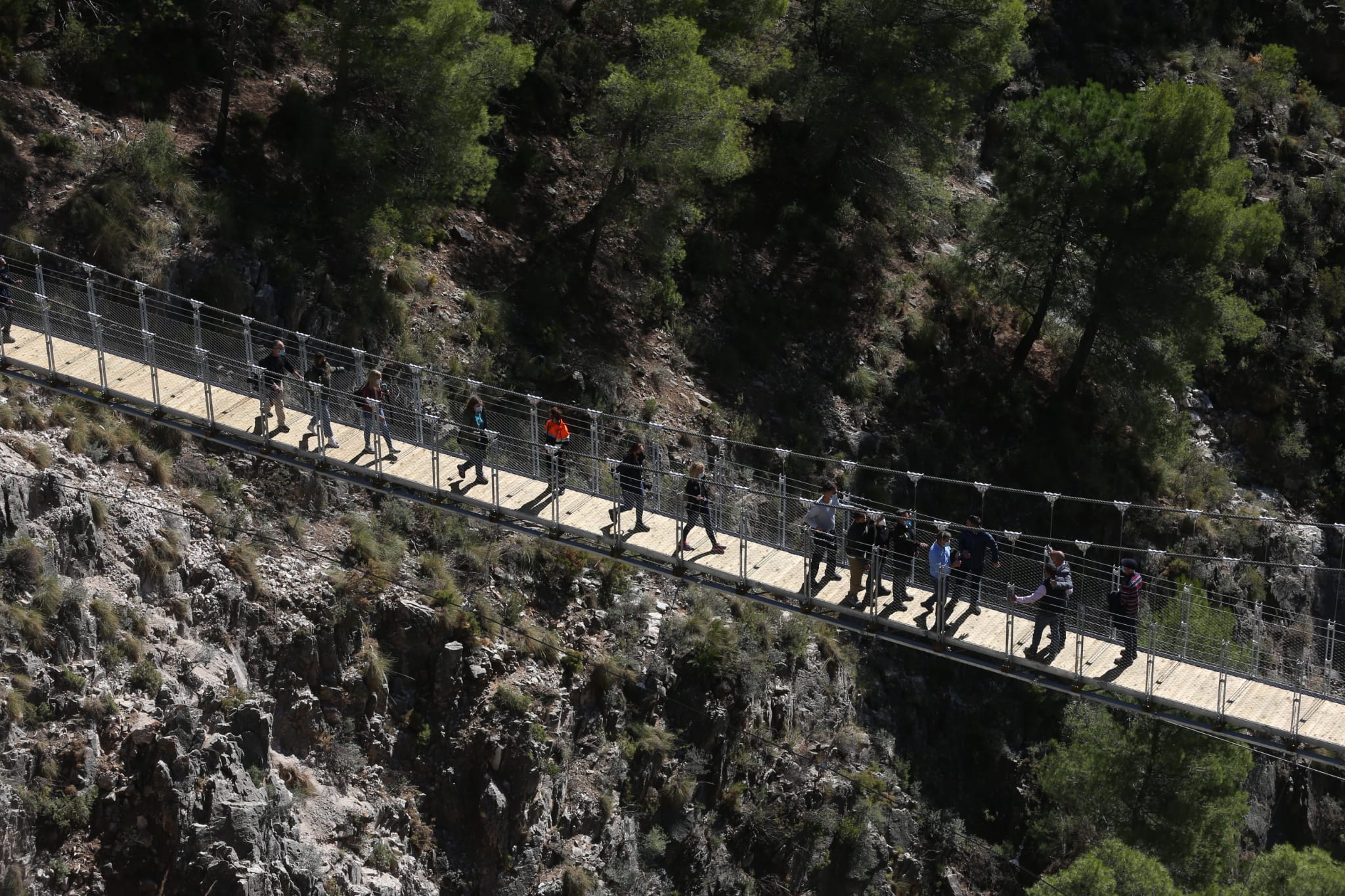 Así es el espectacular puente colgante de El Saltillo, una pasarela de 52 metros de largo situada a 62 metros de altura 